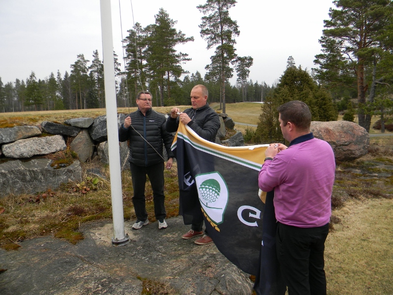 Flagghissning liten 7.4.2016 800x600